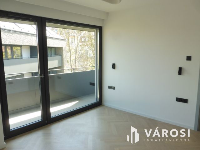 5 Csillagos második emeleti lakás Újszegeden Kiadó.