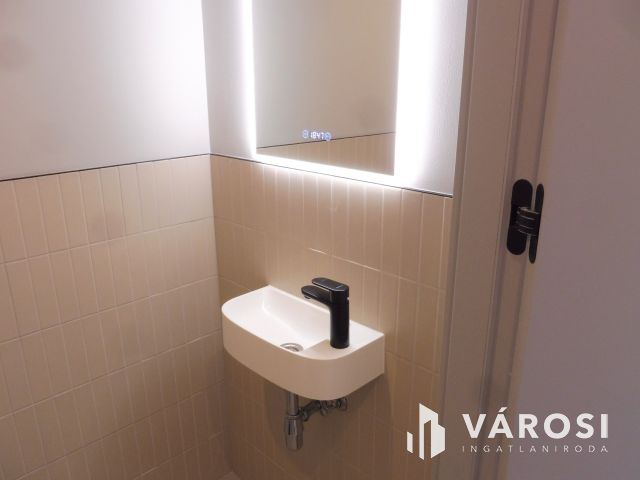 5 Csillagos második emeleti lakás Újszegeden Kiadó.