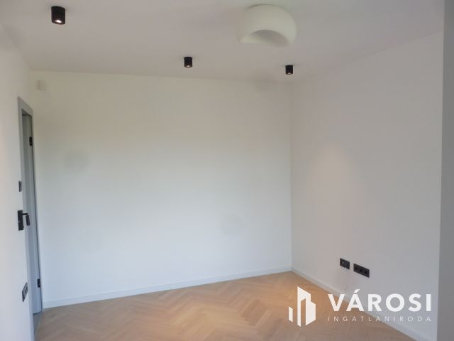 5 Csillagos második emeleti lakás Újszegeden Kiadó.