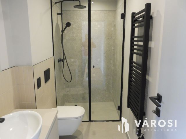 5 Csillagos második emeleti lakás Újszegeden Kiadó.