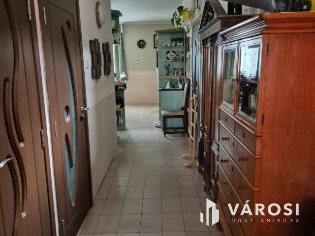 Nyíregyházán eladó 5 szobás  ház , sok lehetőséggel