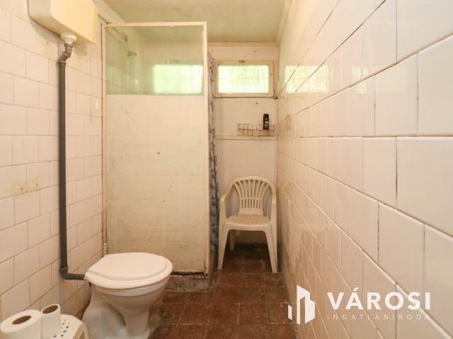 2219 nm-es fejlesztési telek nyaralóval Balatonfenyvesen