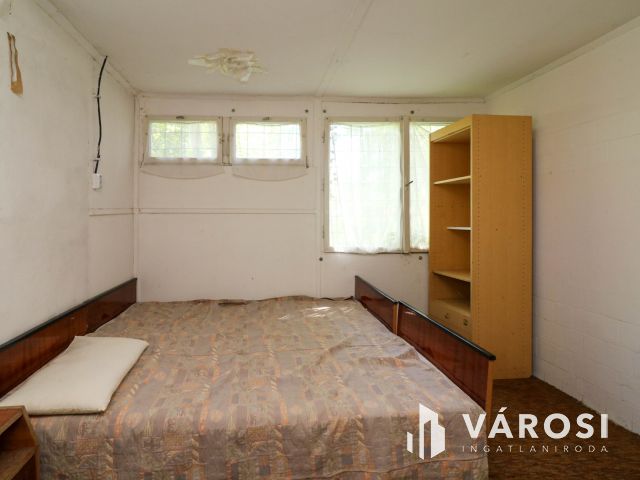 2219 nm-es fejlesztési telek nyaralóval Balatonfenyvesen