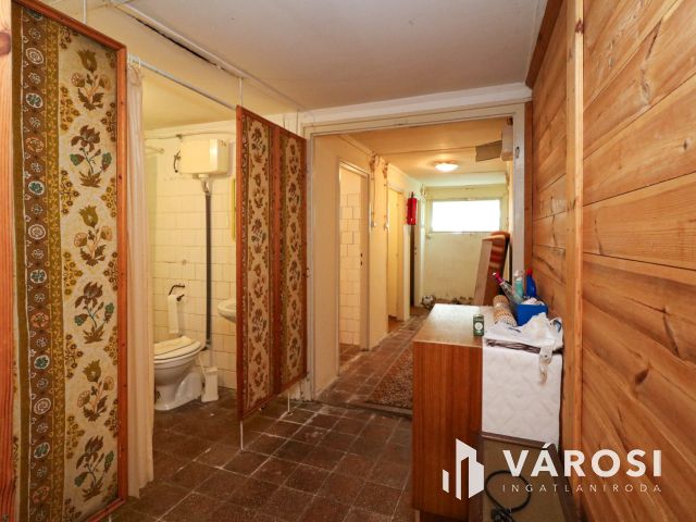 2219 nm-es fejlesztési telek nyaralóval Balatonfenyvesen