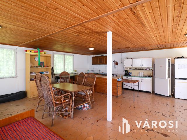 2219 nm-es fejlesztési telek nyaralóval Balatonfenyvesen