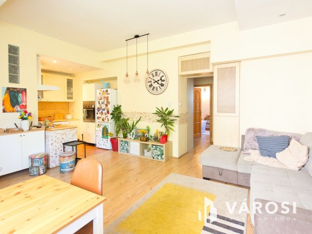 Remek elosztású, 70 m2-es tégla lakás eladó