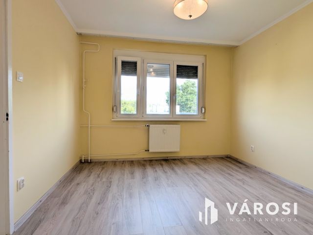 Napsütötte felújított erkélyes lakás garázs opcióval!