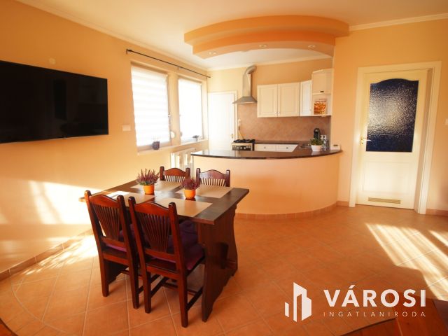 Belvárosi, amerikai konyhás lakás kiadó!