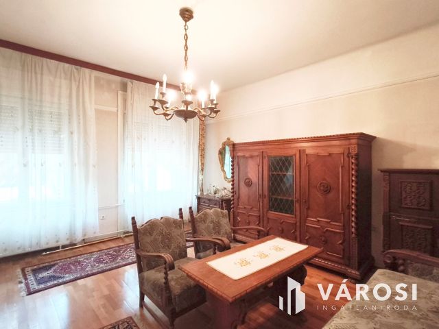 Kedvelt helyen első emeleti, erkélyes, tégla lakás eladó!