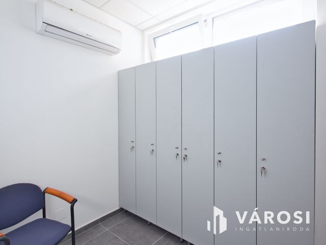 940 m2-es ipari csarnok + 300 m2-es szuper iroda kiadó