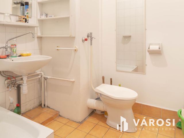 Utcafronti, kirakatos, 55 m2-es üzlet a Béke utca közelében